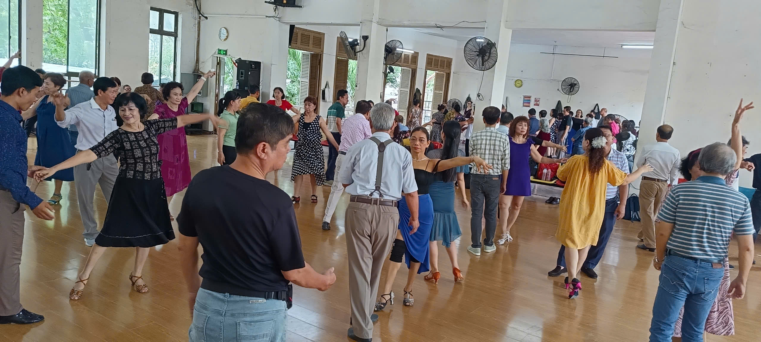 Khai giảng các lớp khiêu vũ K.421